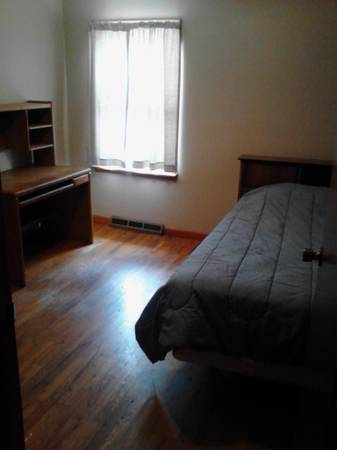 $300 per month room to rent in Brooklyn Heights available from May 2, 2014  | Kangaroom