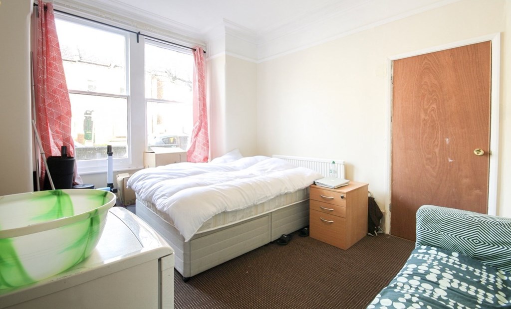 £620 per month double room to rent in a Acton flatshare available from