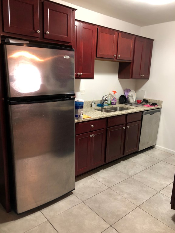 550 per month room to rent in Villa Park available from November 13