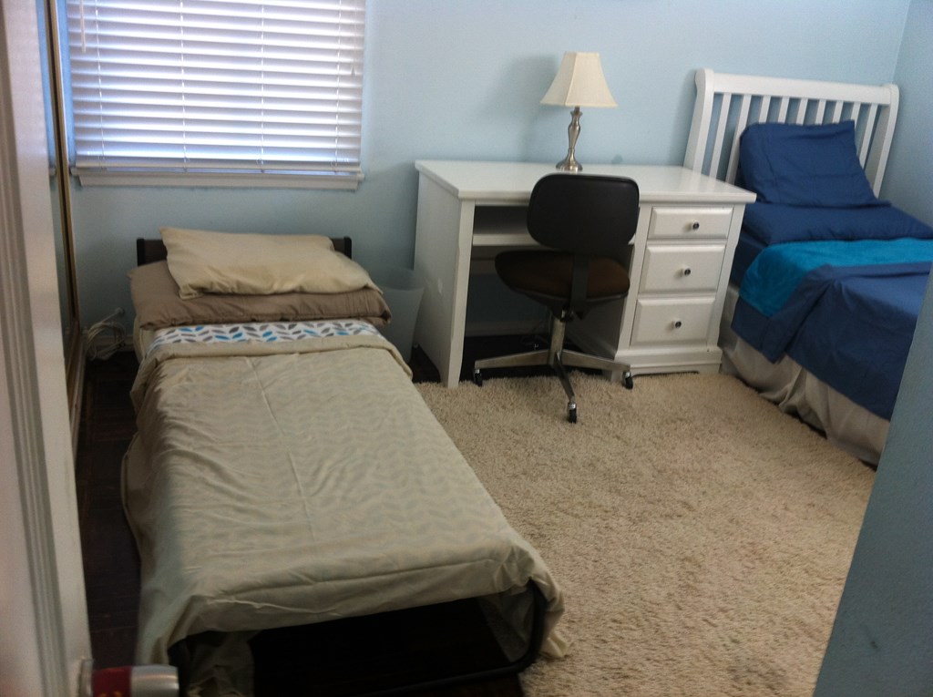 500 per month room to rent in Northridge available from November 2