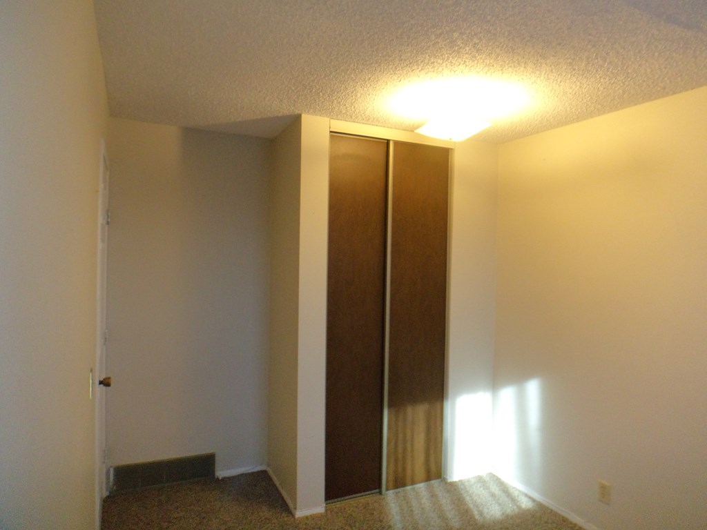 550 per month room to rent in Forest Lawn available from February 28