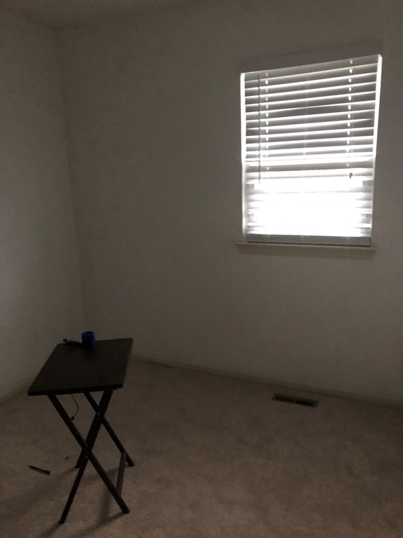 600 per month room to rent in Green Run available from December 8