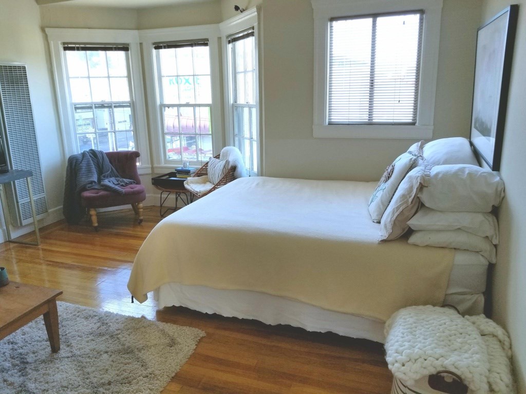 750 per month room to rent in Golden Gate Heights available from