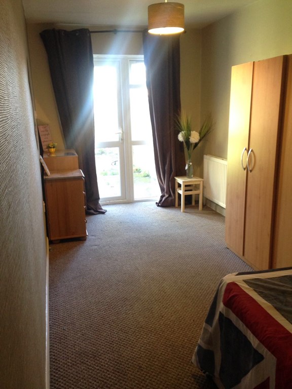 £780 per month double room to rent in a Ealing flatshare available from