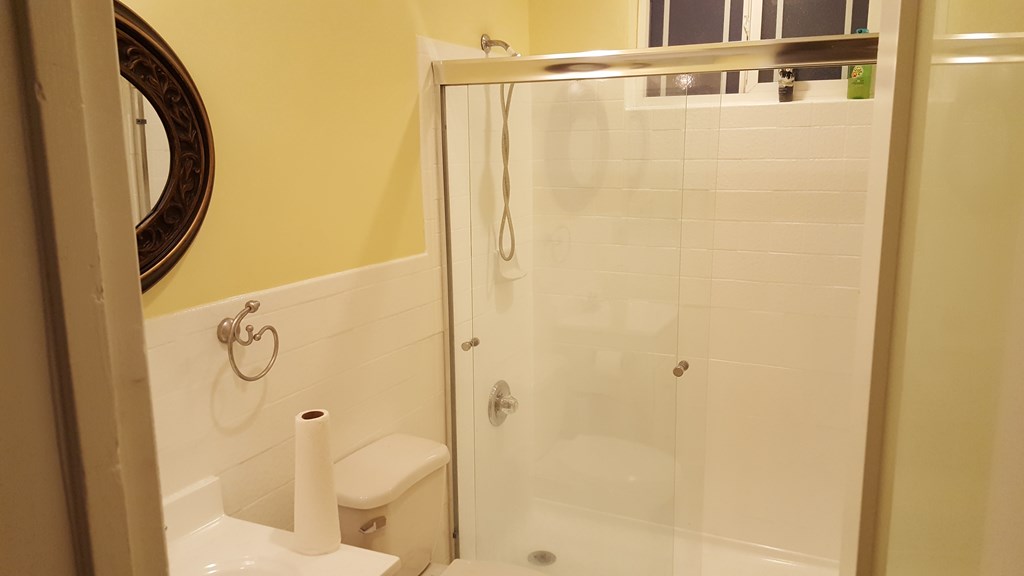 1,100 per month room to rent in El Sereno available from October 30