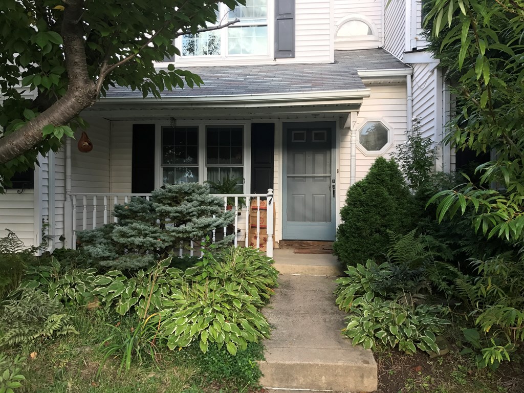 600 per month room to rent in Village Shires available from October 24