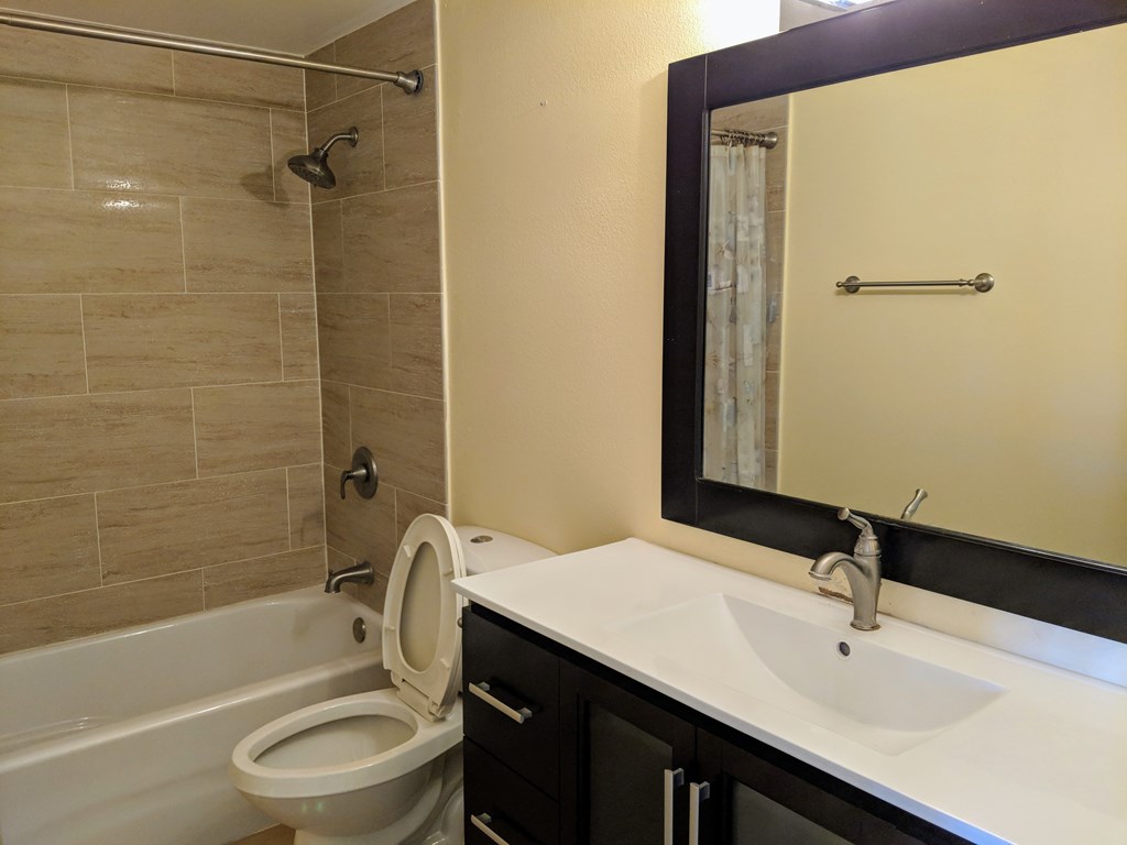 900 per month room to rent in West Covina available from December 31