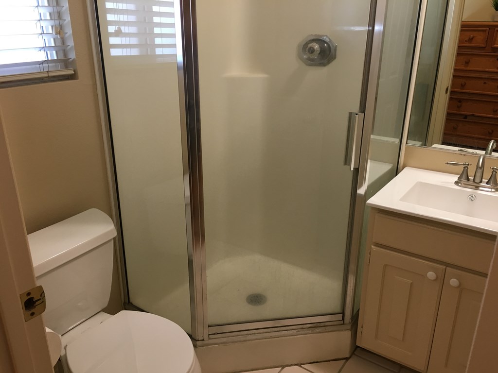 1,275 per month room to rent in Orange Park Acres available from