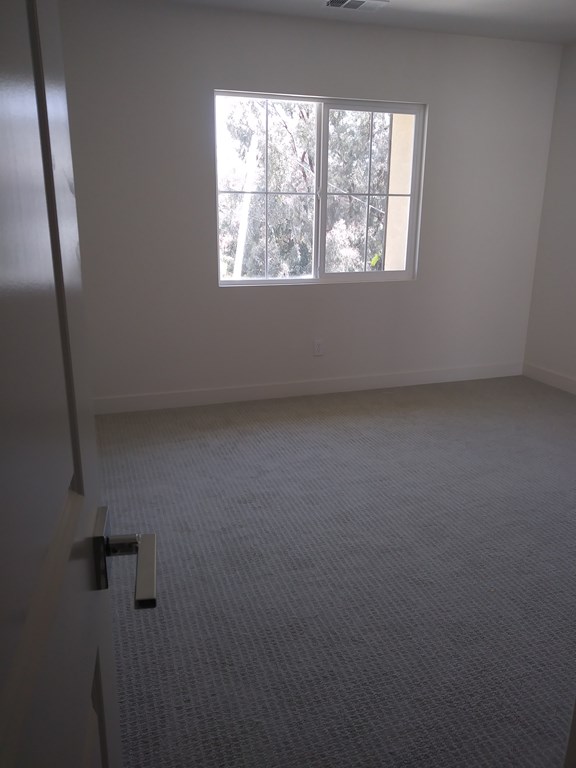 1,000 per month room to rent in Encinitas available from June 1, 2018