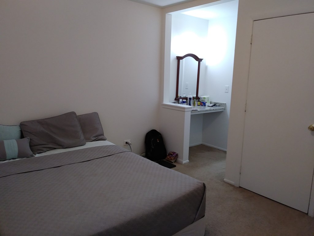 550 per month room to rent in Villa Park available from November 13