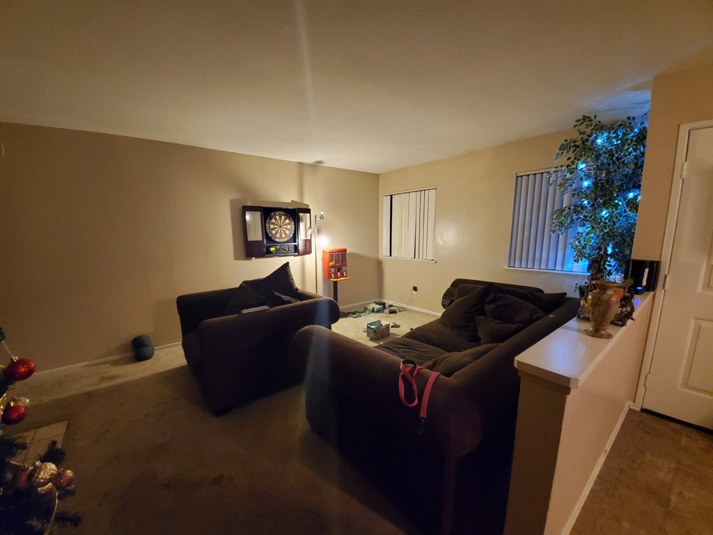 1,000 per month room to rent in Thousand Oaks available from February