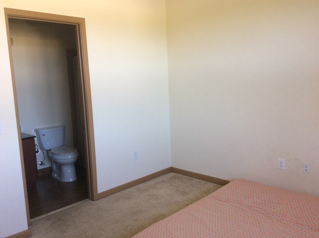 975 per month room to rent in Wilton Manors available from July 1