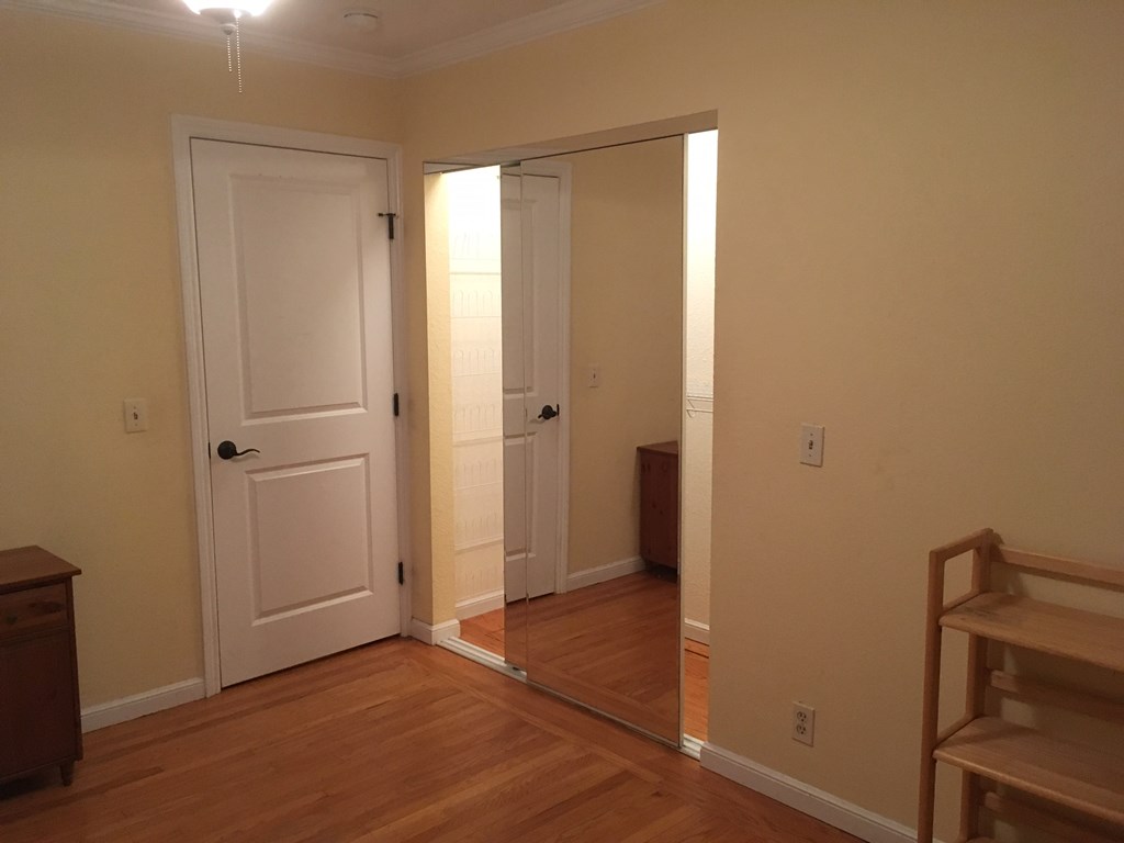 1,500 per month room to rent in West Menlo Park available from