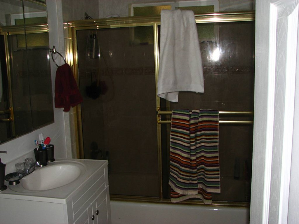 900 per month room to rent in Lake Balboa available from November 20