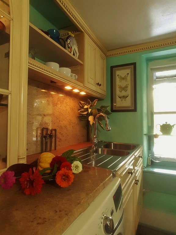 600 per month room to rent in Fairview Village available from June 23