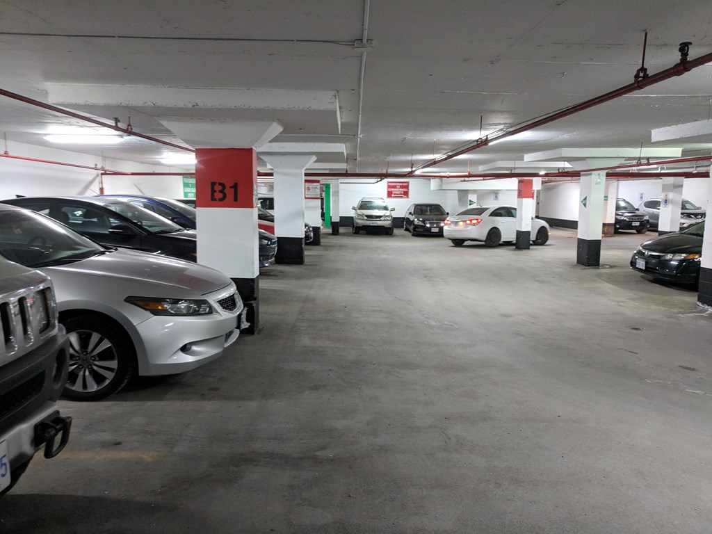 900 per month room to rent in Ryerson University available from May 31