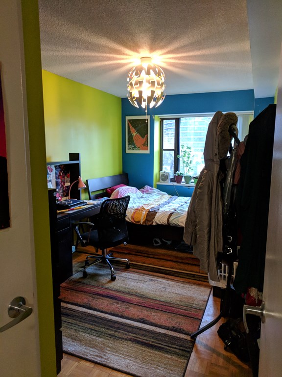900 per month room to rent in Ryerson University available from May 31