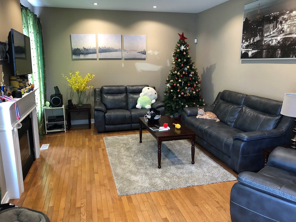 500 per month room to rent in King City available from June 20, 2018 Kangaroom