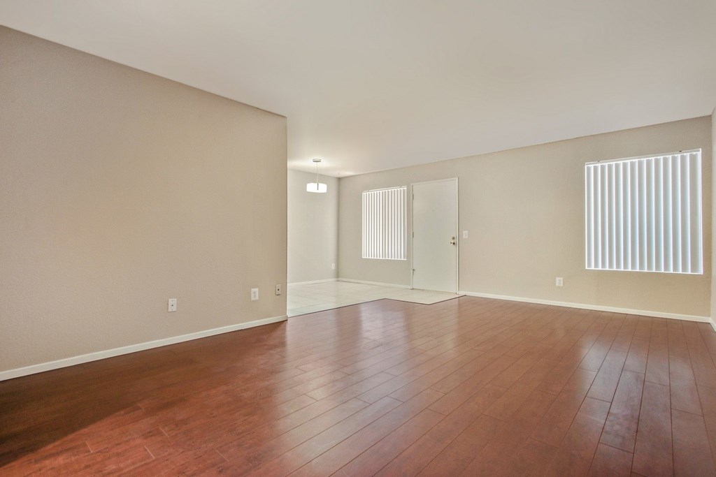 875 per month room to rent in Northridge available from October 1