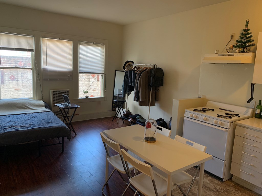 500 per month room to rent in Koreatown available from April 22, 2019