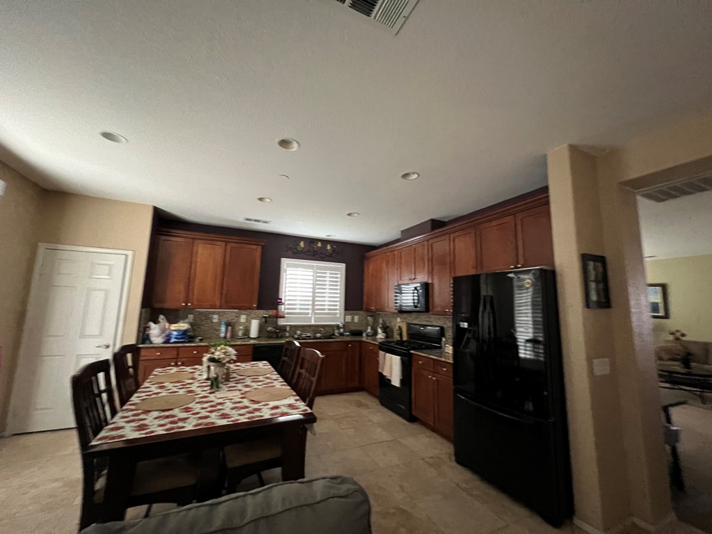 850 per month room to rent in Redlands available from January 5, 2023