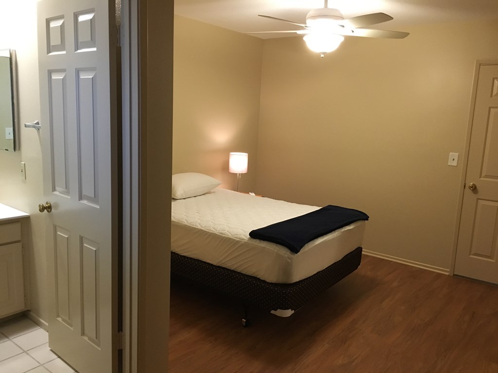 1,275 per month room to rent in Orange Park Acres available from