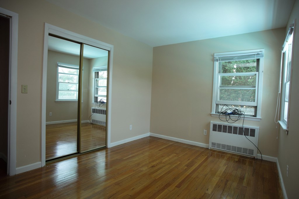 950 per month room to rent in Hicksville available from May 1, 2023