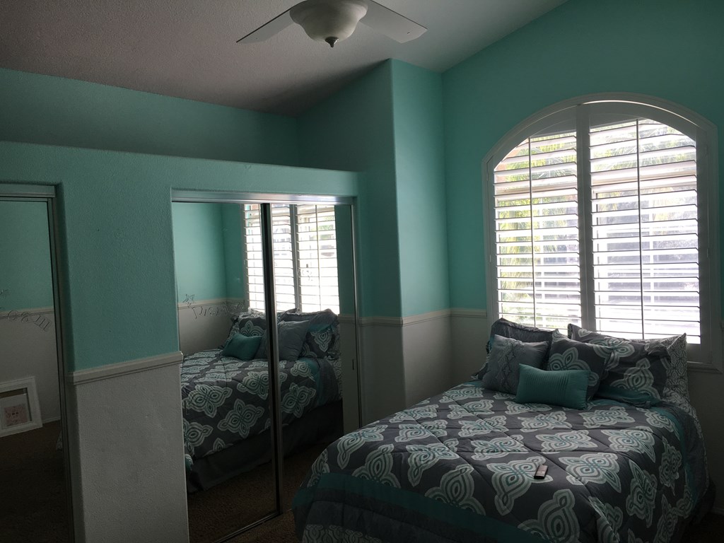 1,050 per month room to rent in Dove Canyon available from December 2