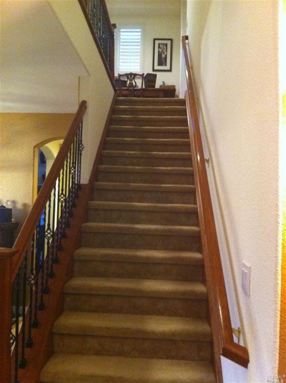 1,200 per month room to rent in Napa Junction available from October