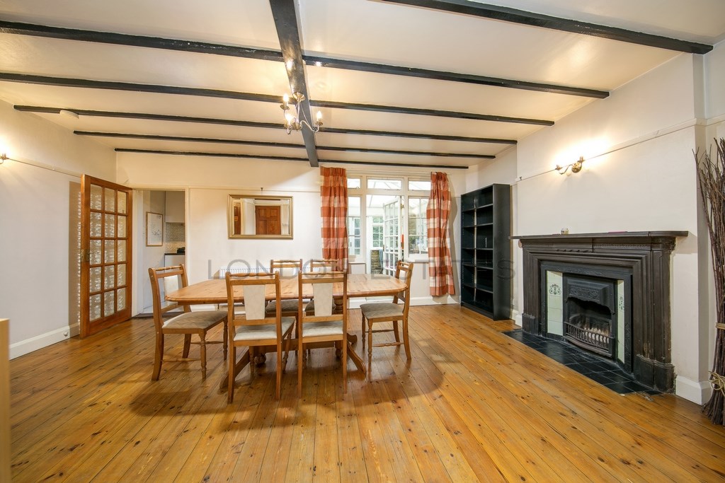 £615 per month double room to rent in a Acton flatshare available from