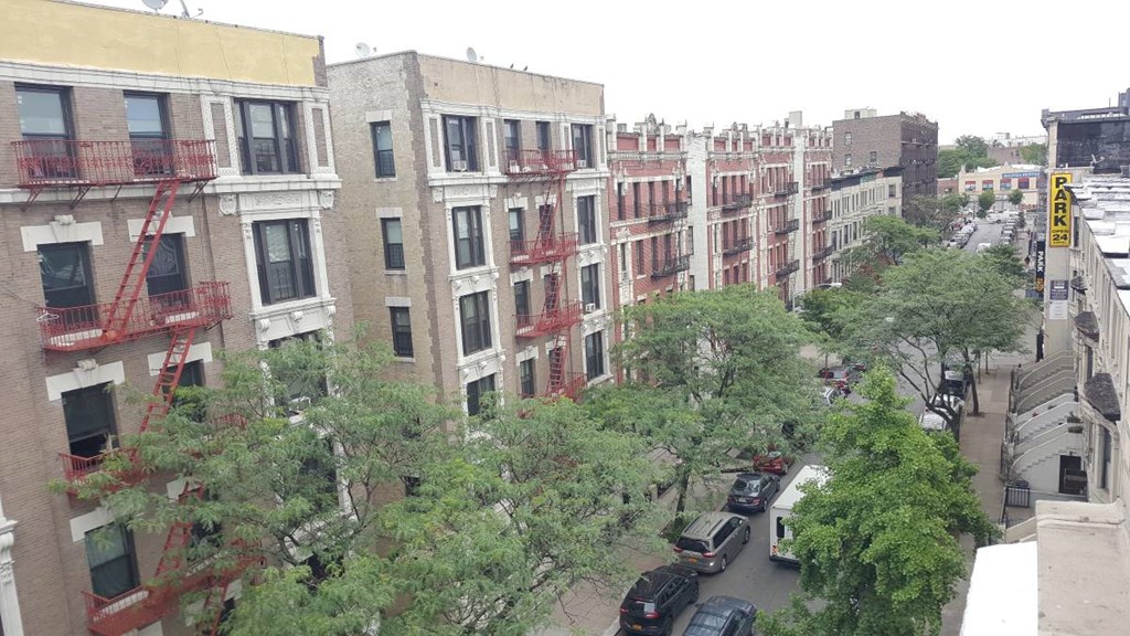 1,000 per month room to rent in Washington Heights available from June