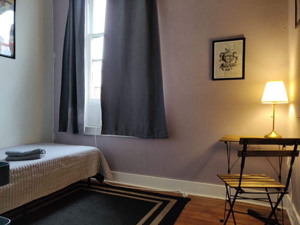 600 per month room to rent in Oak Cliff available from December 17