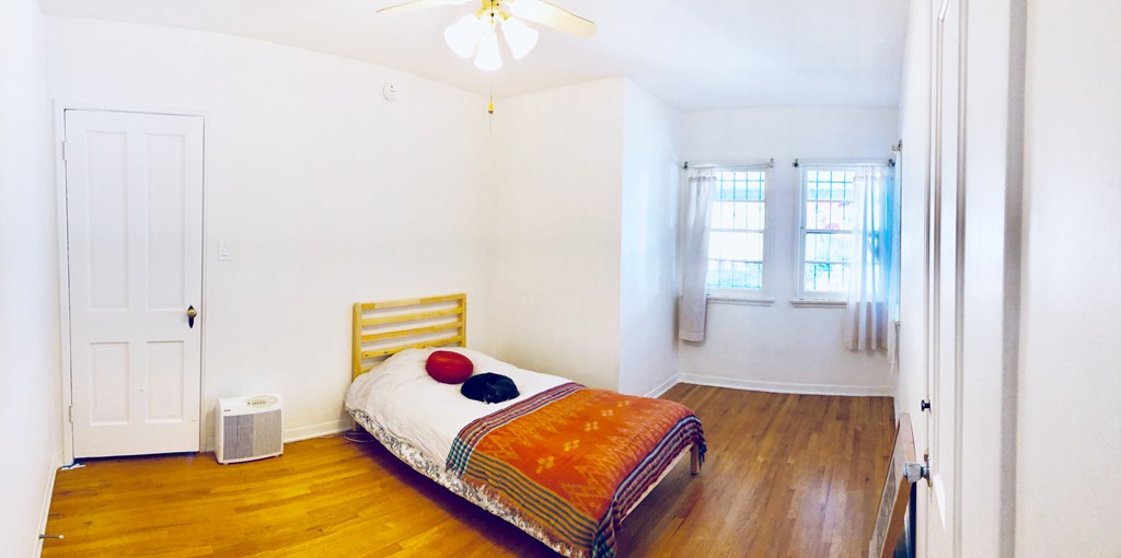 950 per month room to rent in El Sereno available from November 2
