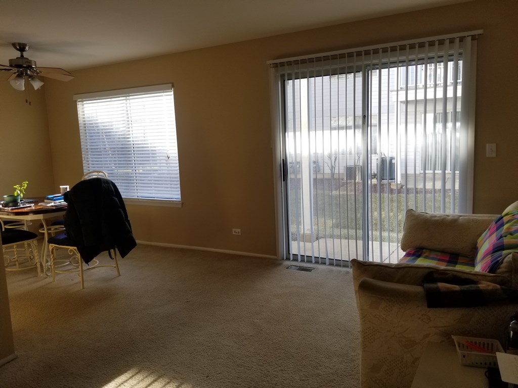 700 per month room to rent in Schaumburg available from February 22