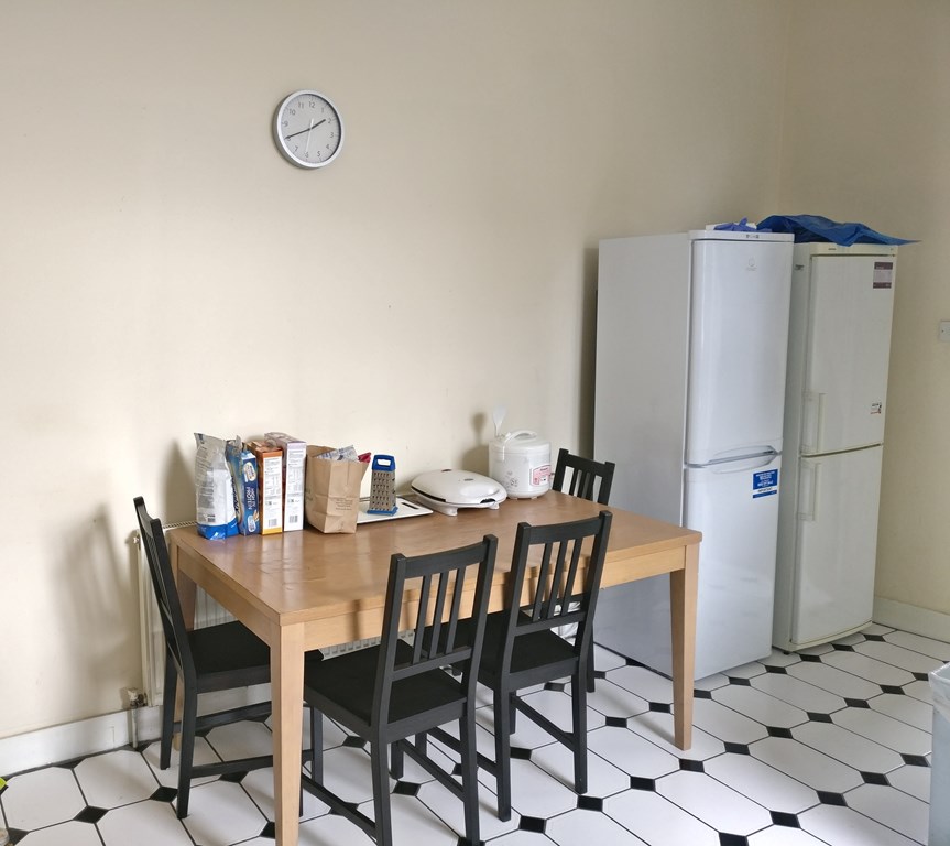 £750 per month double room to rent in a Queens Park flatshare available