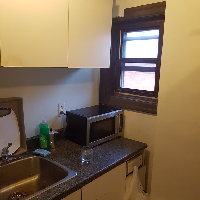 885 per month room to rent in Ryerson University available from October 31, 2018 Kangaroom
