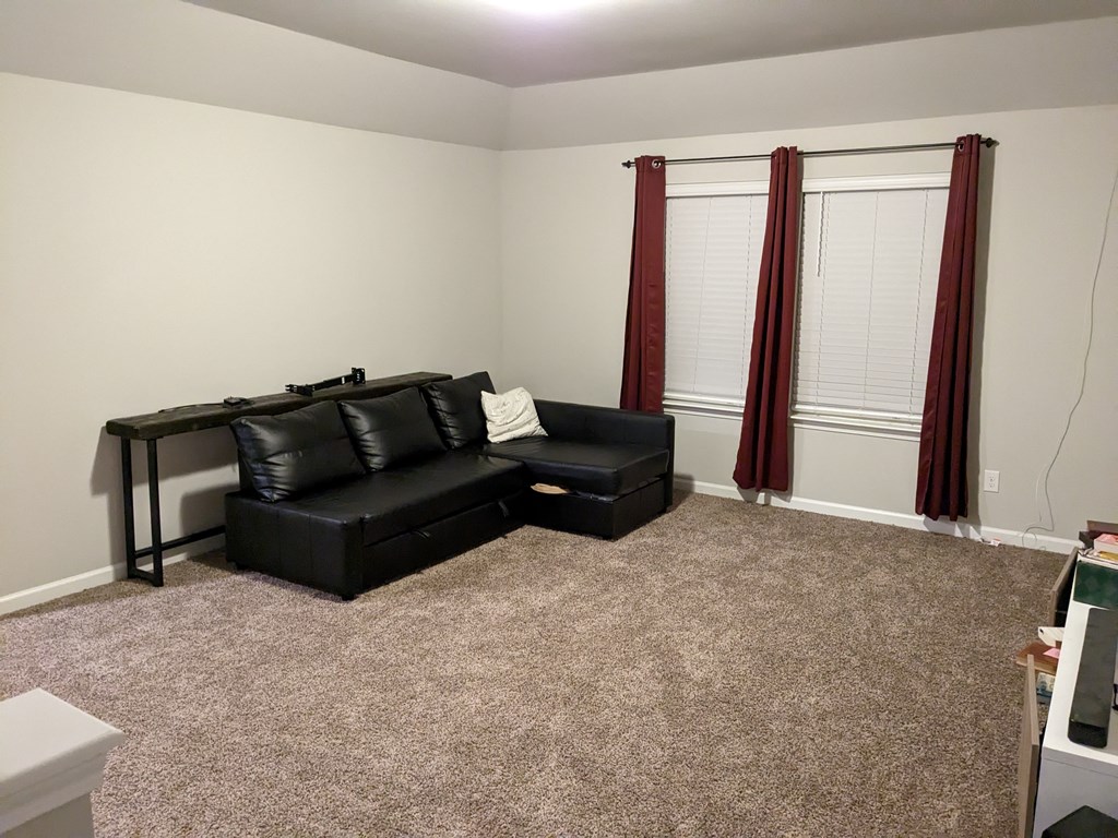 700 per month room to rent in Jones Creek available from February 14