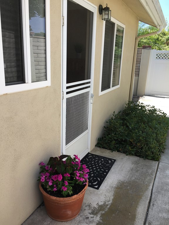 1,275 per month room to rent in Orange Park Acres available from