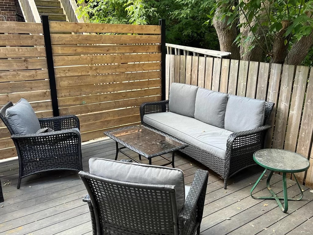 1,050 per month room to rent in Seaton Village available from March 1