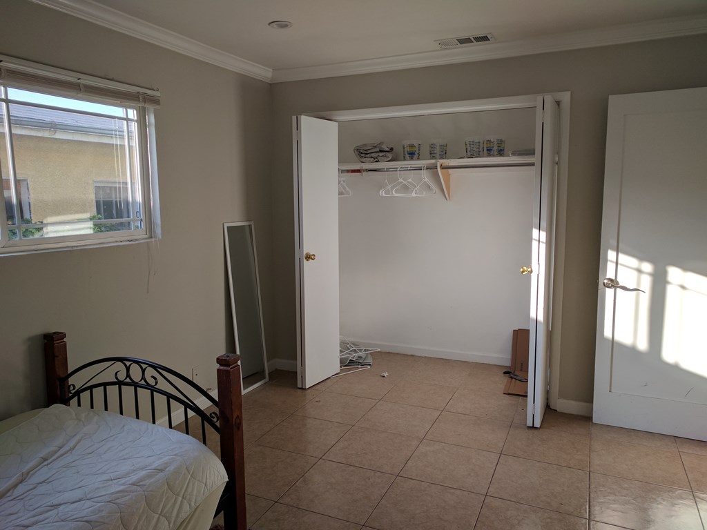 1,100 per month room to rent in El Sereno available from October 30