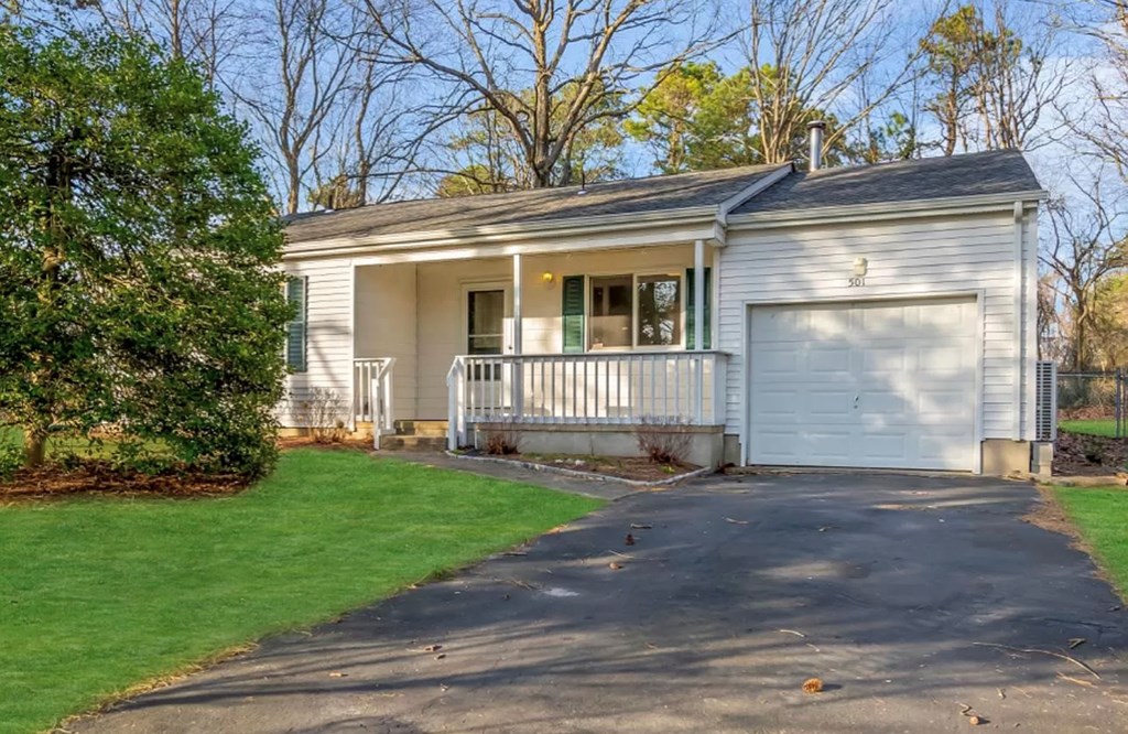 800 per month room to rent in Leisure Village WestPine Lake Park