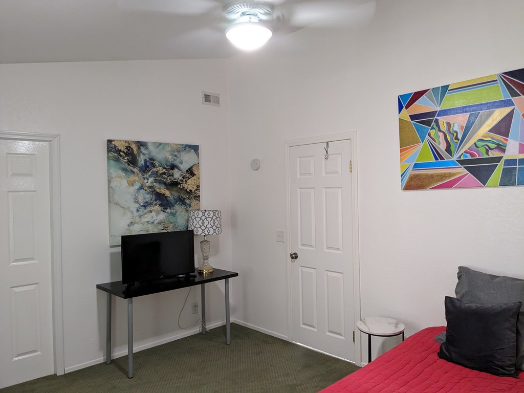 1,100 per month room to rent in Laguna Hills Mobile Home Estates