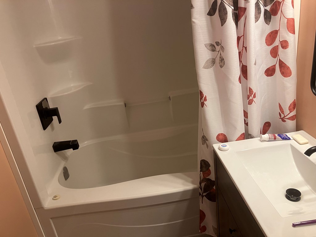 500 per month room to rent in Swan River available from November 18