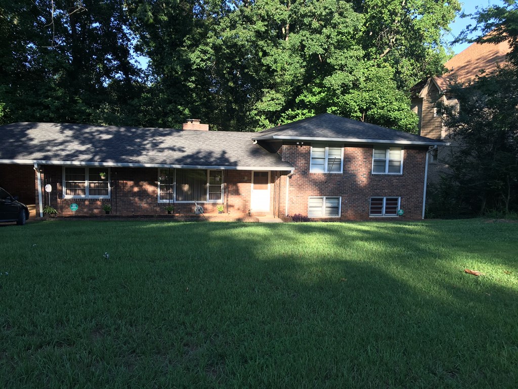 800 per month room to rent in Valley View available from April 22