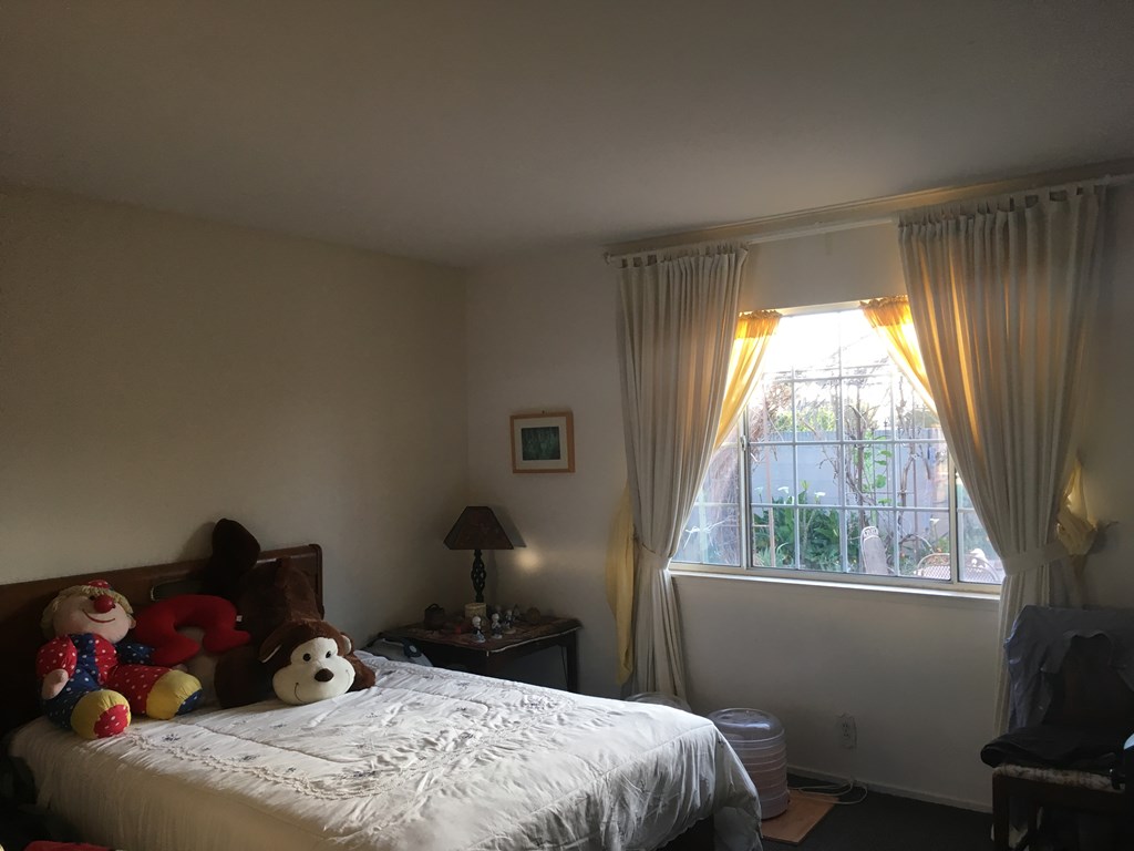 700 per month room to rent in Fountain Valley available from January 1