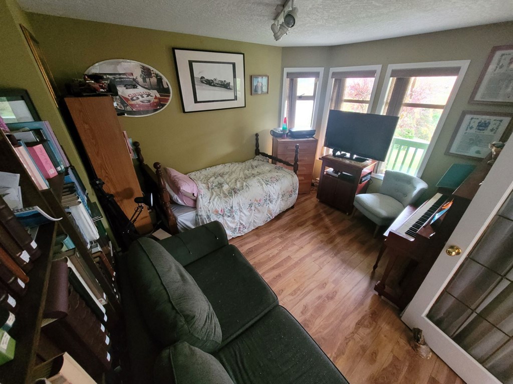 800 per month room to rent in Sooke available from June 15, 2023