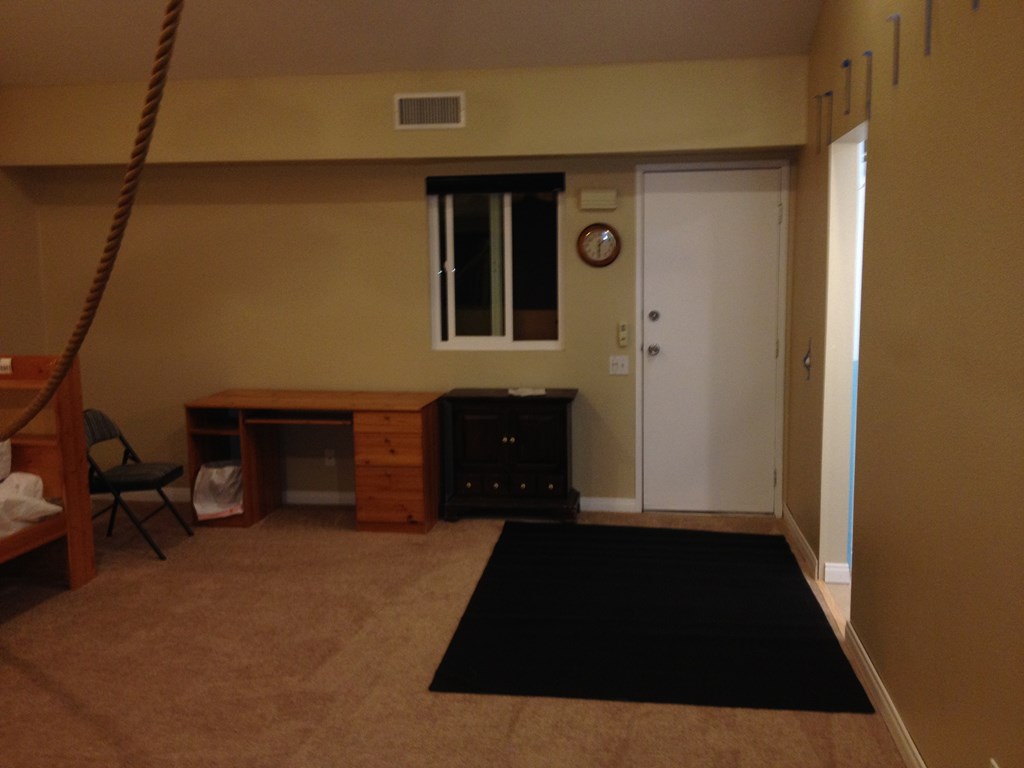 1,250 per month room to rent in Mission Viejo available from October 1