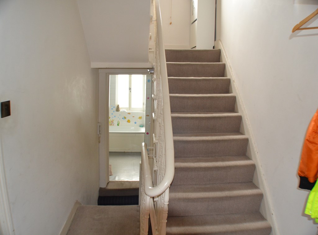 £900 per month double room to rent in a West Kensington flatshare