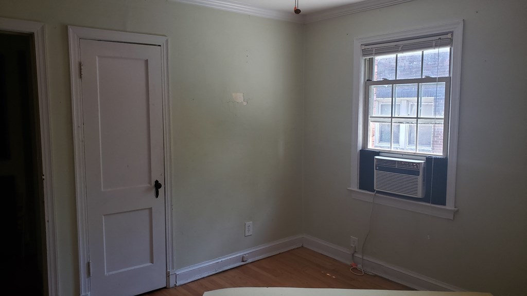 757 per month room to rent in Glover Park available from August 1