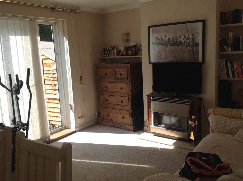 £650 per month double room to rent in a Walworth flatshare available